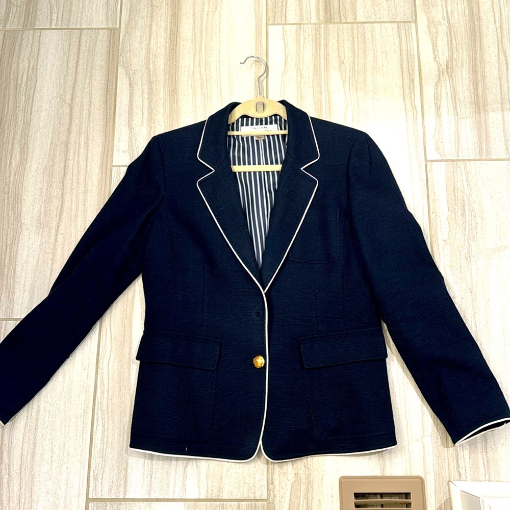 Tahari 6p blue and white suit jacket with gold accents
